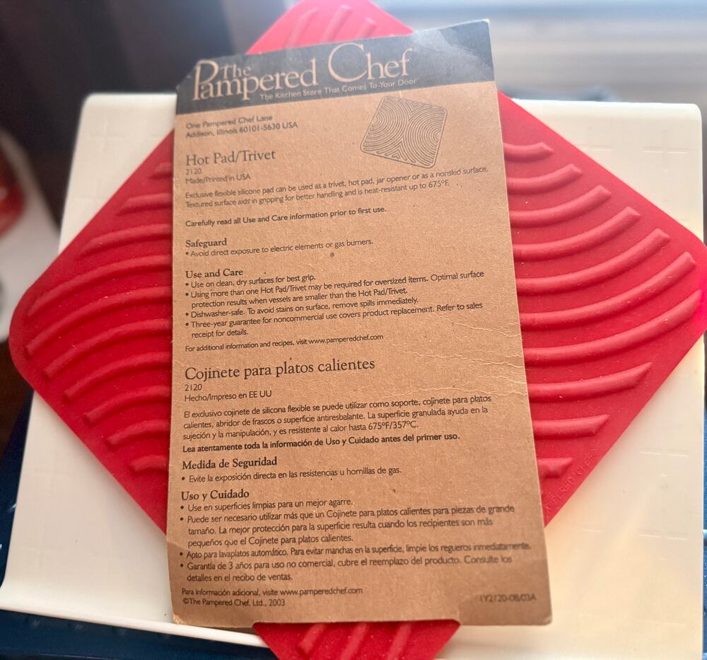 Pampered Chef Hot Pad & Trivet New Condition in the package Cranberry color